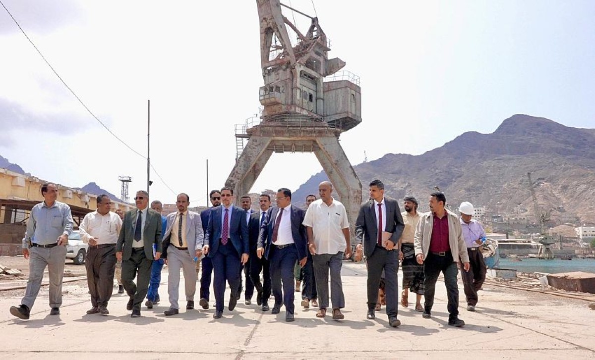 10 ships recovered.. Bin Mubarak inspects the progress of rehabilitation work at the fishing port in preparation for its operation