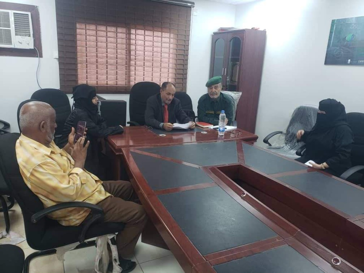 The Chief Prosecutor of Appeals in North Aden makes a surprise visit to the Mansoura Police Station to inspect the conditions of the detainees