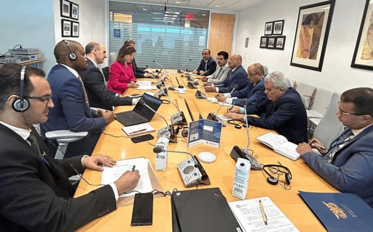 The Minister of Finance and the Governor of the Central Bank meet with senior IMF officials in Washington