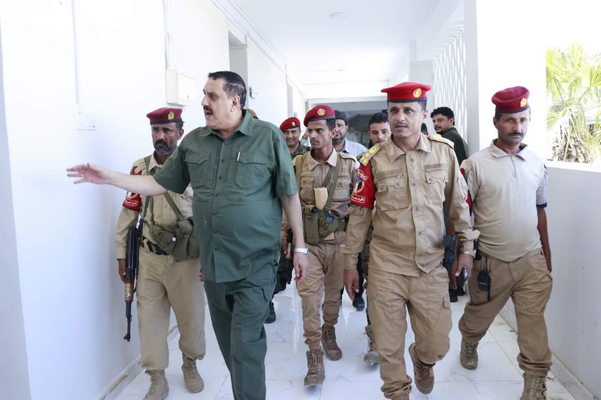 The security director of the capital, Aden, meets with the commander of the southern military police