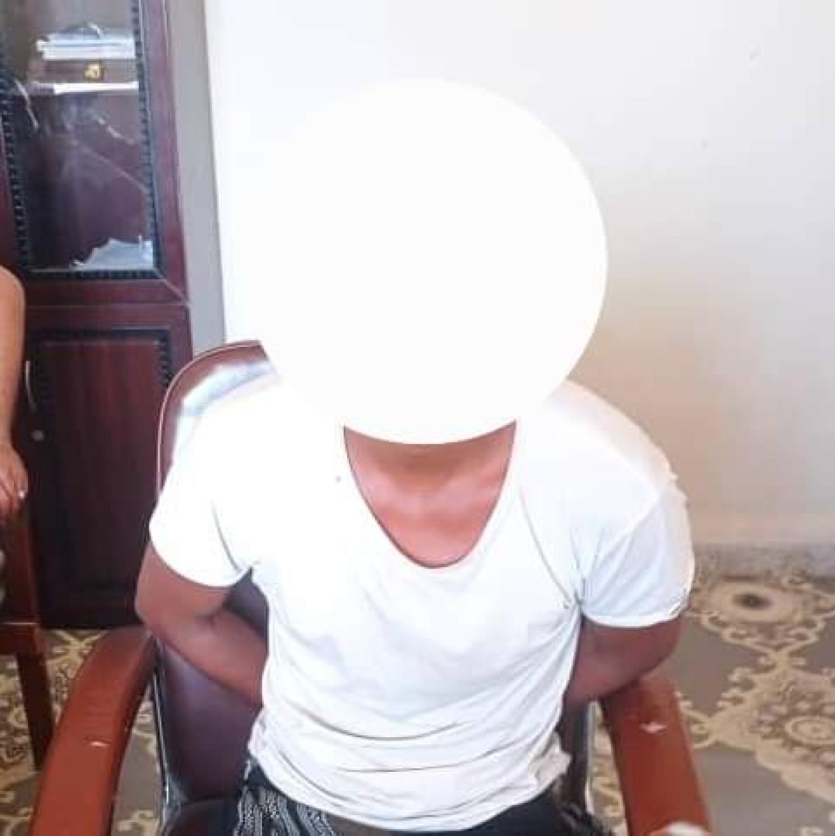 Al-Mahra security arrests a person wanted by Hadramaut police for a murder and rape crime