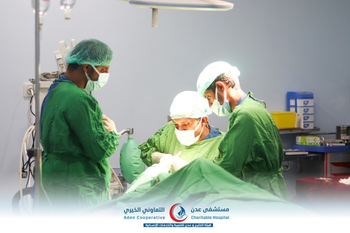 Aden Cooperative Charitable Hospital witnesses the first plastic surgery performed under the supervision of Dr. Issam Obaid