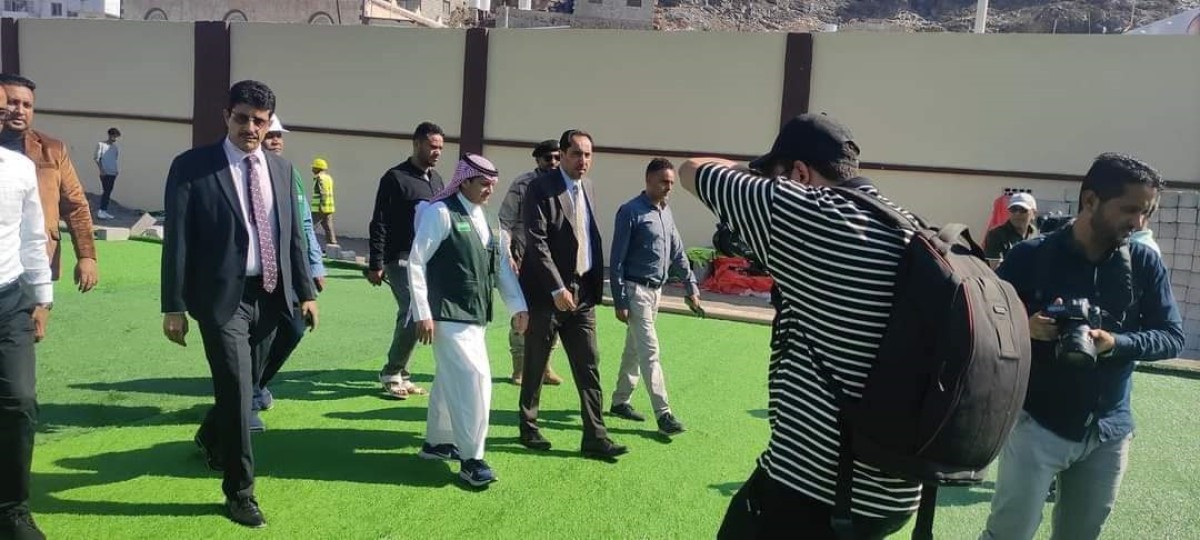 Minister Al-Bakri inaugurates the laying of artificial turf in Al-Minaa and Al-Rawda stadiums in Aden as part of supporting the sports infrastructure