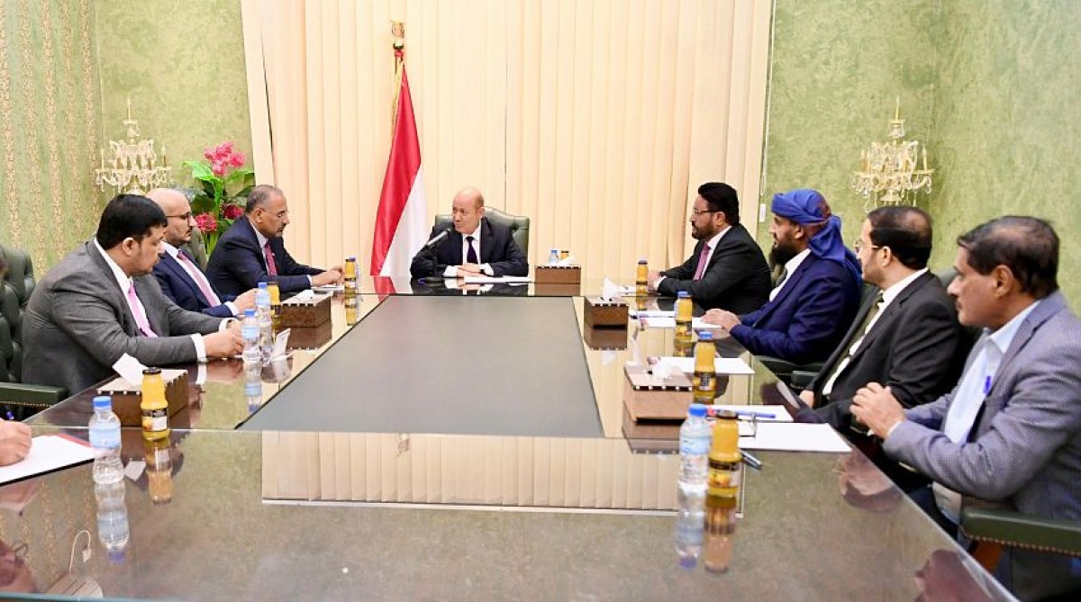 Presidential Leadership Council meeting focuses on economic challenges and Houthi attacks