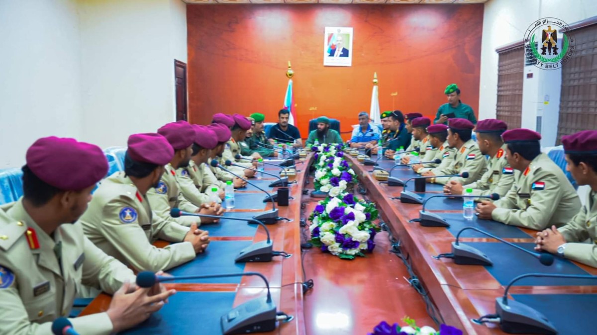 Brigadier General Mohsen Al-Wali receives graduates of Zayed College who are members of the Security Belt