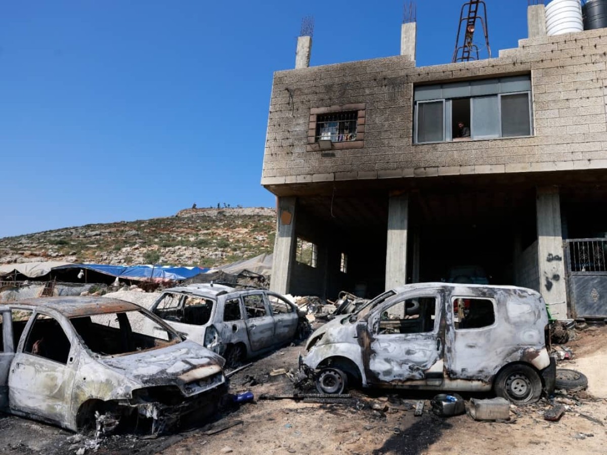 Settlers storm the "capital" of the Palestinian Authority and set cars on fire