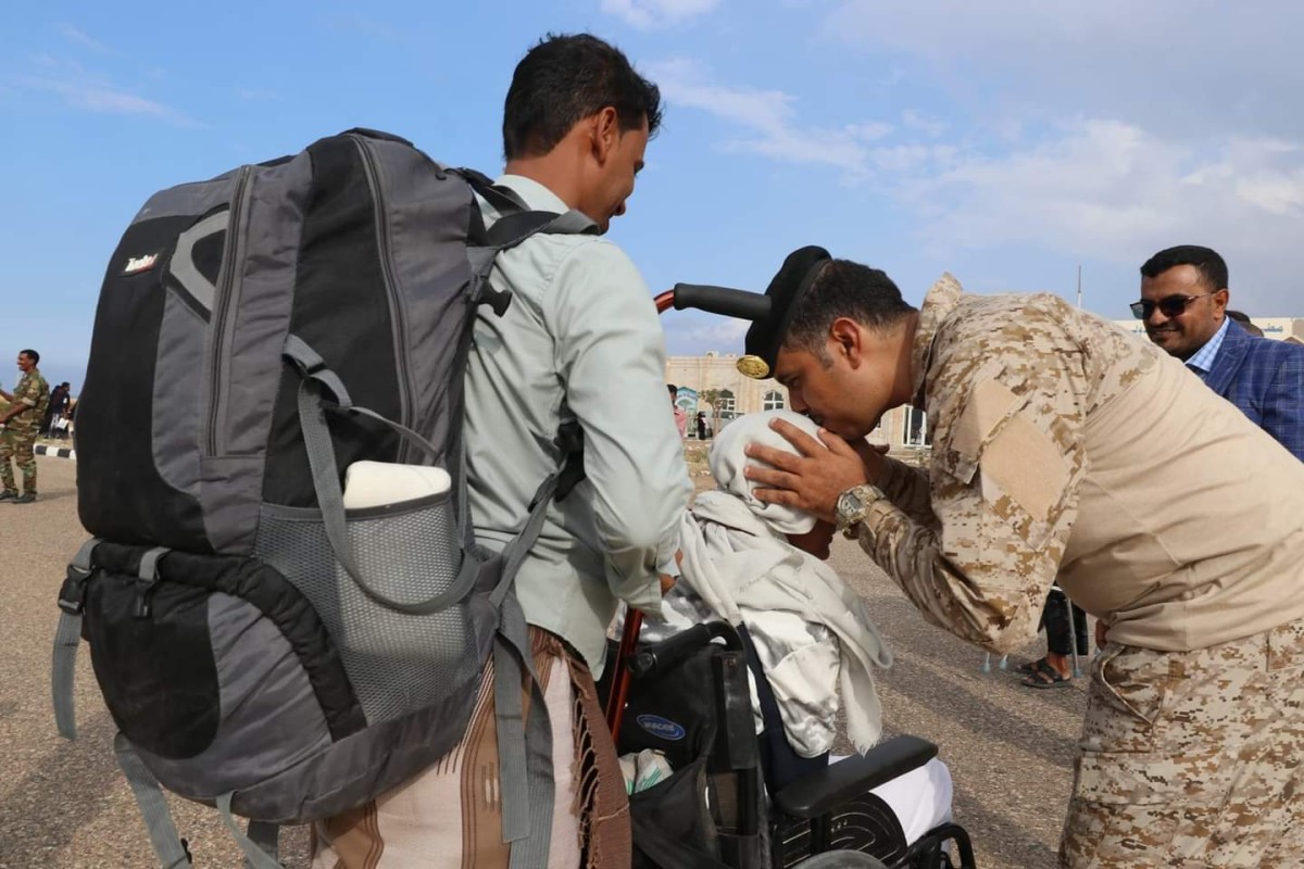 Saudi airlines transport 280 citizens between Hadramaut and Socotra