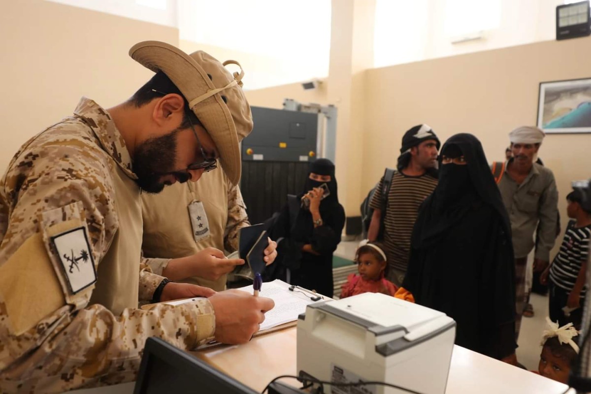 Saudi airlines transport 280 citizens between Hadramaut and Socotra