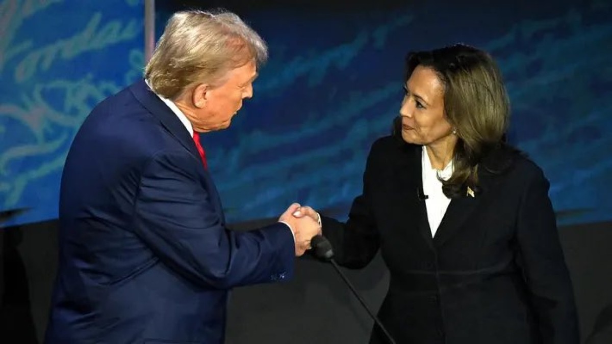 In a phone call.. Harris congratulates Trump and acknowledges her defeat