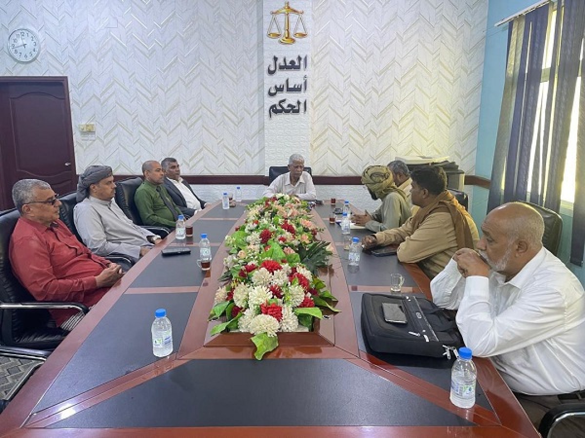 A joint meeting of the leadership of the judicial and security services to discuss the efforts of the Mukalla Community Peace Commission