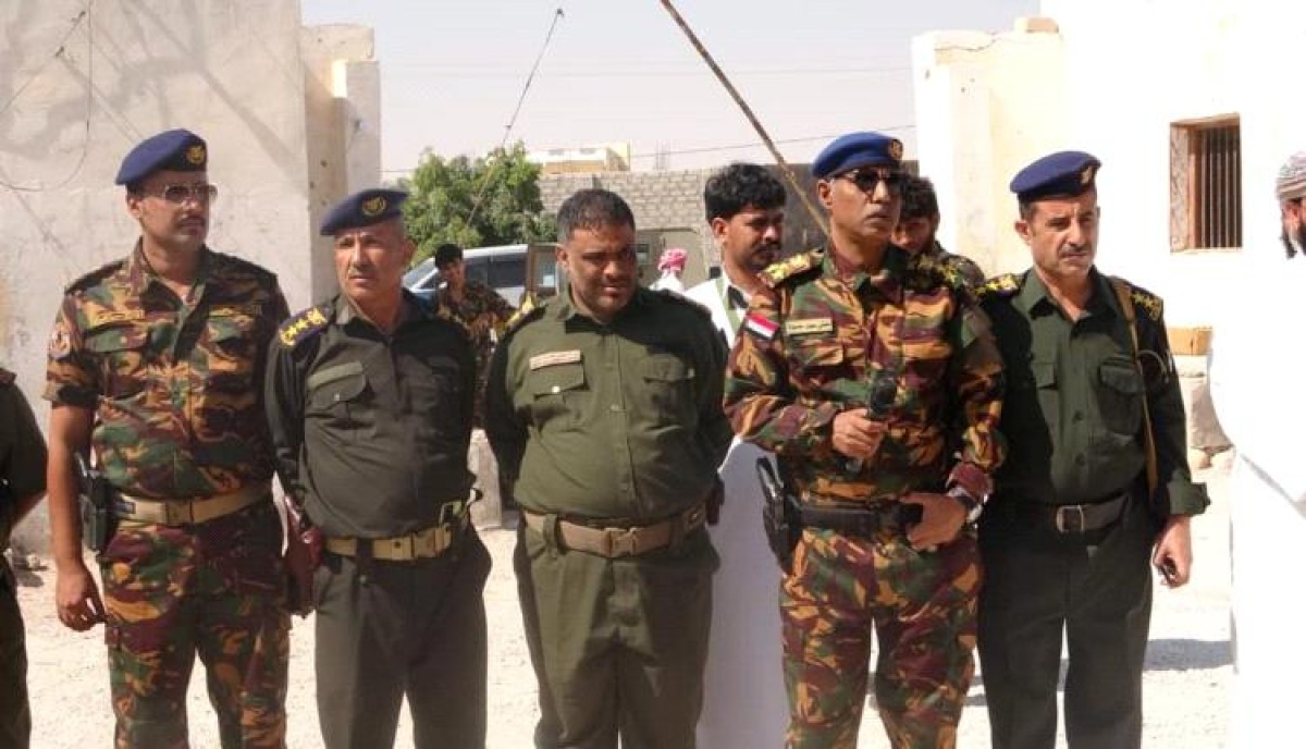 Reviewing the readiness of the security forces and army in Mahra