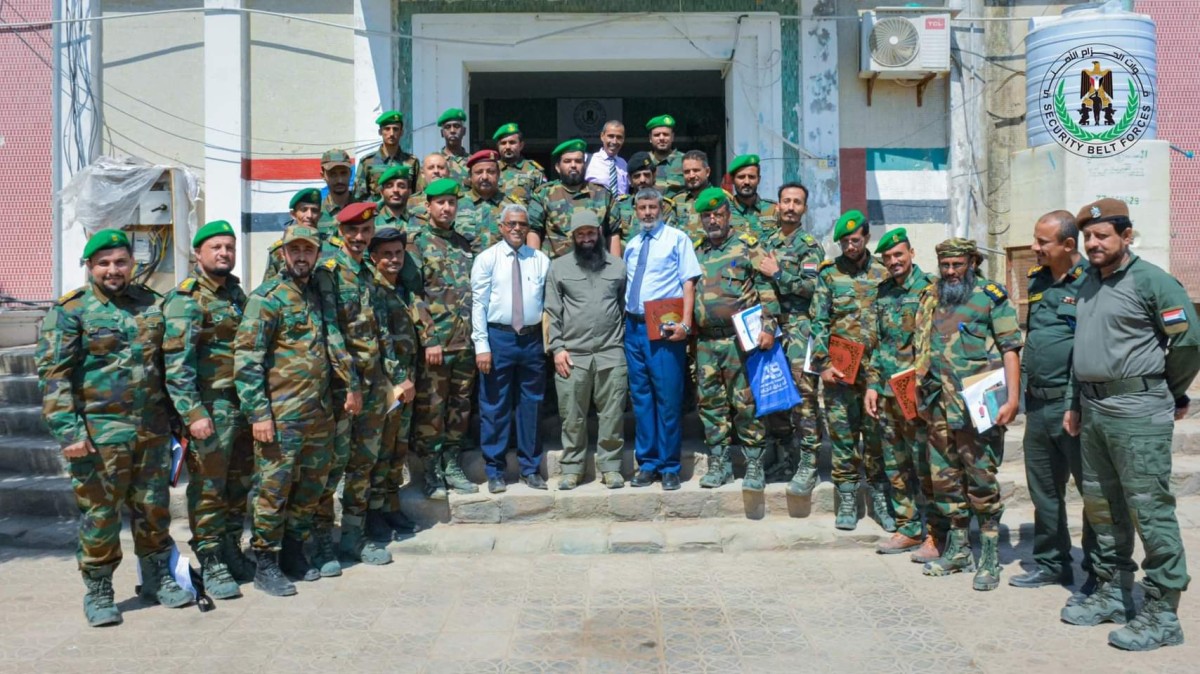 The governor chairs a meeting with leaders of Security Belt operations and stresses their importance in command and control