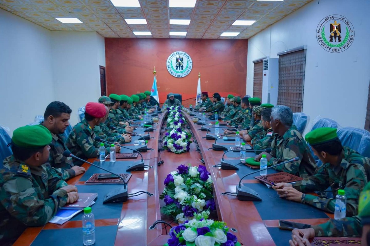 The governor chairs a meeting with leaders of Security Belt operations and stresses their importance in command and control