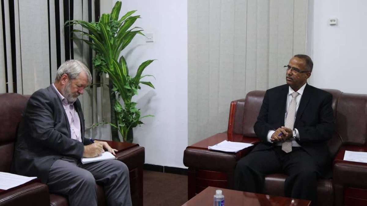 Al-Zaouri discusses with the UNICEF representative in Yemen the cash transfer project and social protection programs