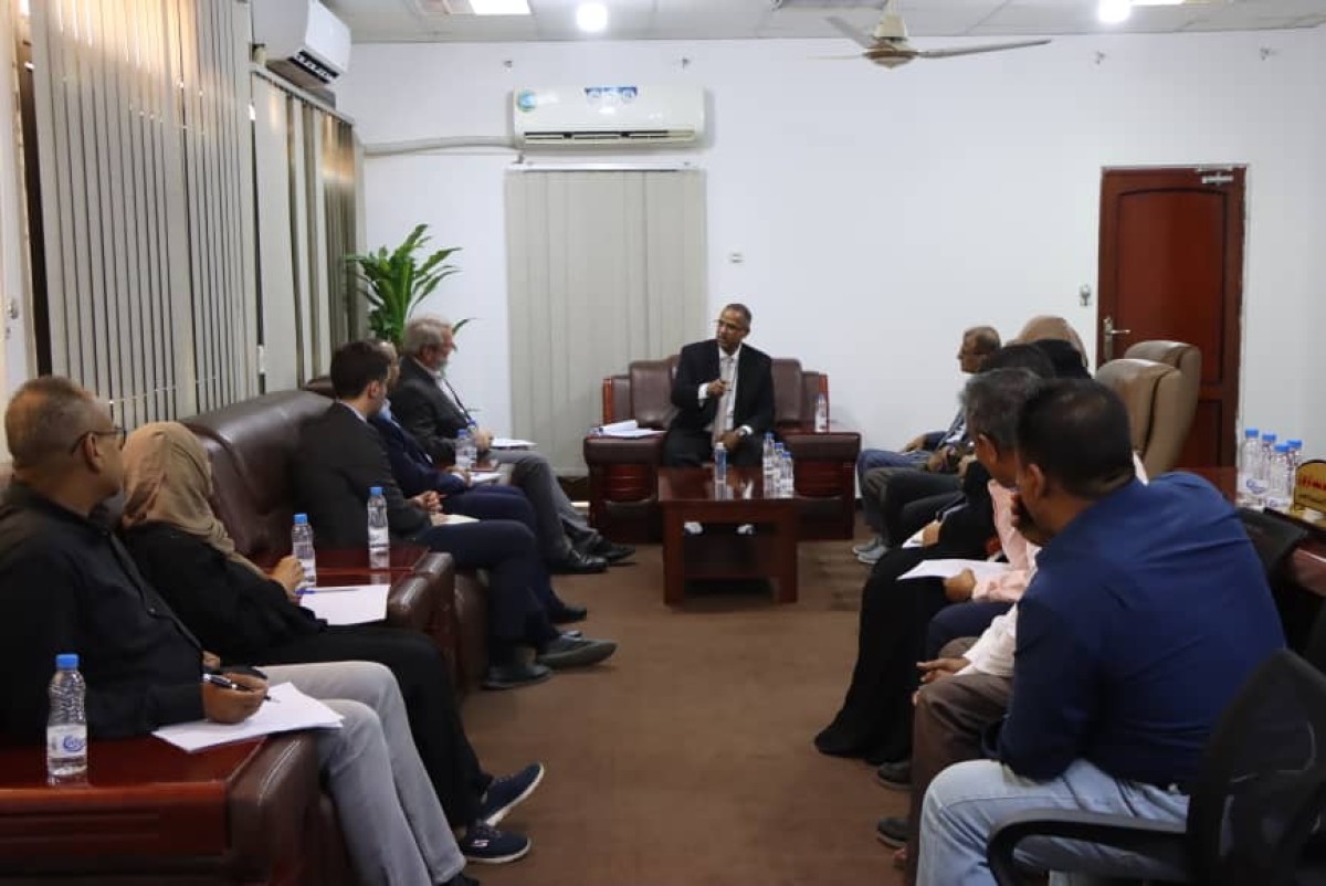 Al-Zaouri discusses with the UNICEF representative in Yemen the cash transfer project and social protection programs