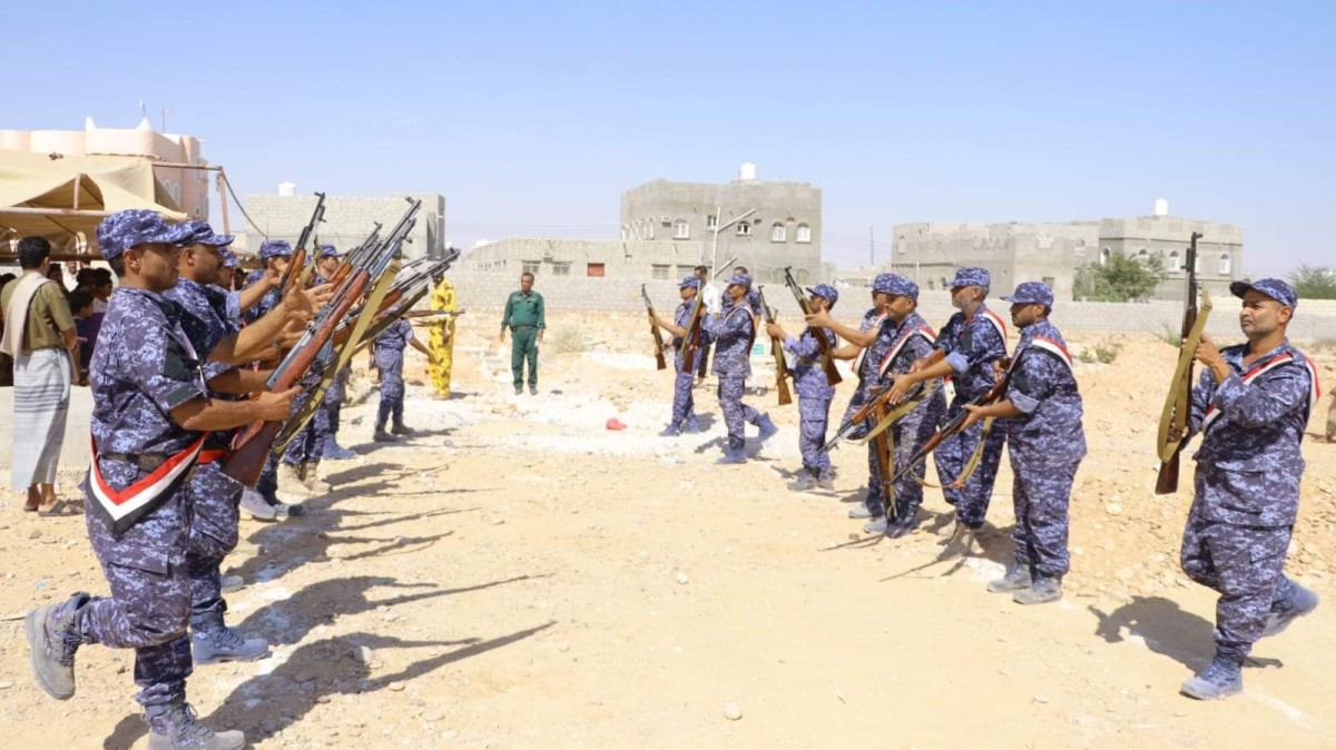 Mahra authorities hold the funeral of an officer killed during a raid on a drug gang’s den in Haswain