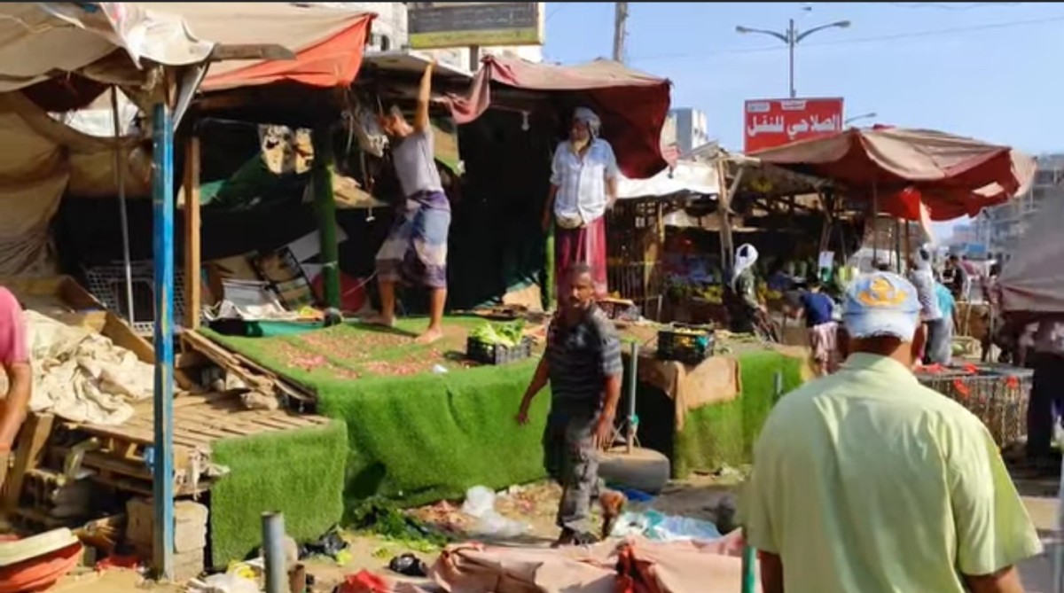 Aden.. A massive slum clearance campaign in Al-Mudara - Photos