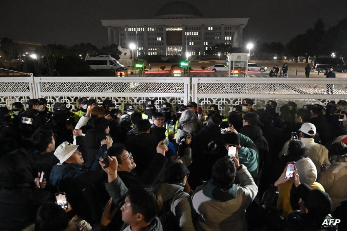 Chaos in South Korea after declaring "martial law"... and Washington comments