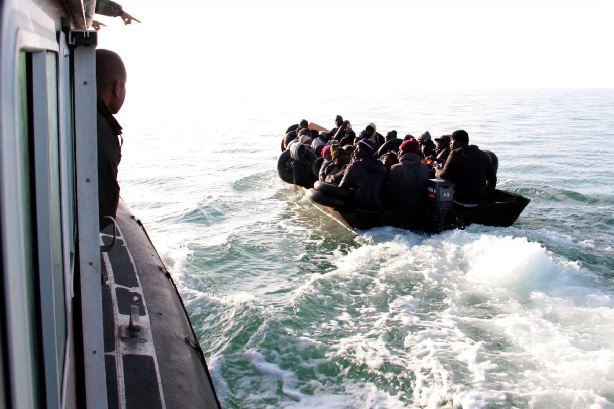 The Tunisian Coast Guard recovers the bodies of 20 migrants after their boat sank