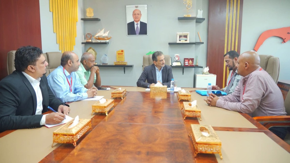 A meeting in Aden discusses the plan for the Central Oversight Organization to deploy to the districts