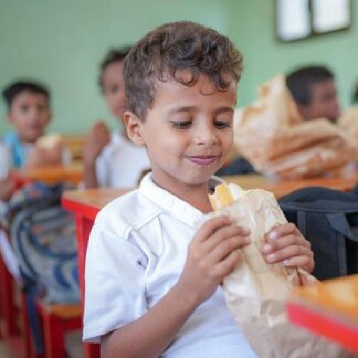 The World Food Program reduces its aid to schools in Yemen