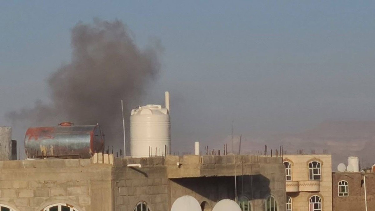 Urgent: Violent explosions rock Sanaa as a result of air strikes on Houthi sites