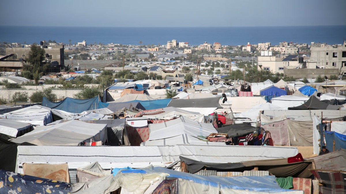 Gaza.. Rainwater floods tents and cold claims the lives of children