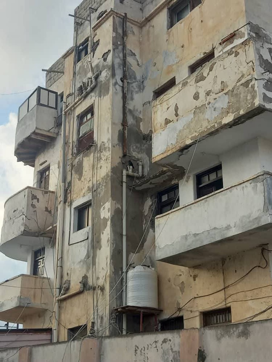 An imminent catastrophe...a building on the verge of collapse in Crater threatens the lives of residents