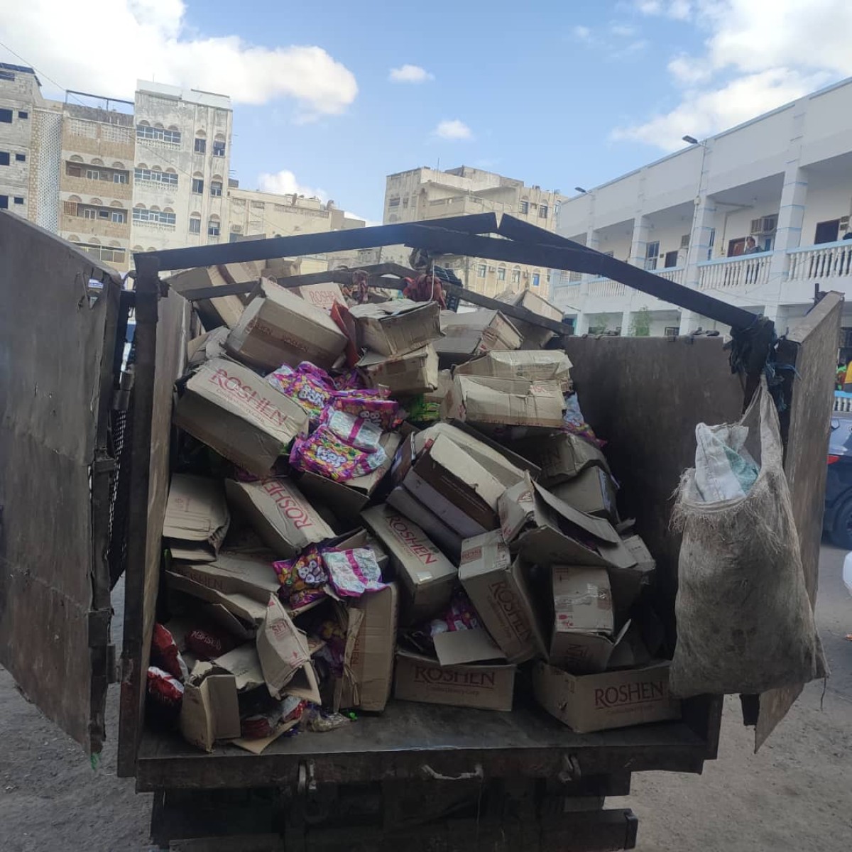 Environmental health in Mansoura destroys 3 tons of food that is not fit for consumption