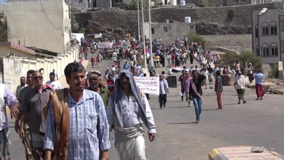 A civil movement in Aden calls for the removal of failed leaders, the restoration of rights, and the improvement of economic conditions