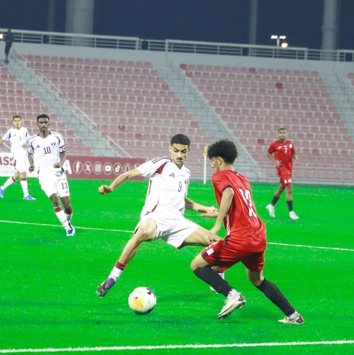 The Yemeni youth team draws with Qatar in a friendly match that witnessed many opportunities