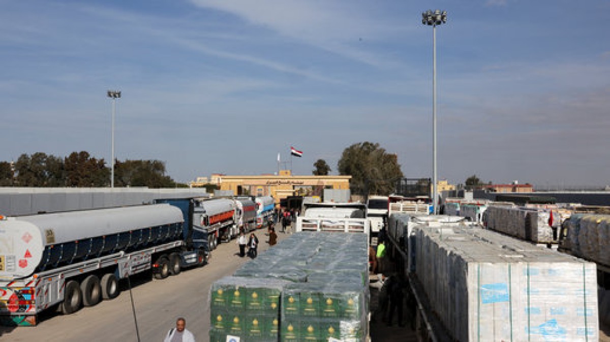 Dozens of aid trucks enter Gaza on the first day of implementing the ceasefire agreement