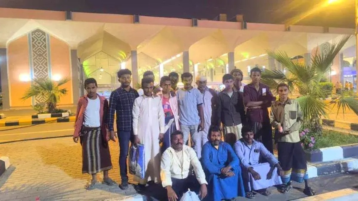 17 fishermen arrive in Aden after weeks of detention in Sudan