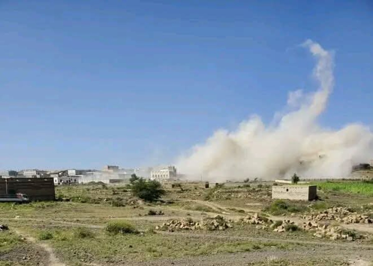 Al-Bayda.. The Houthi militia blew up a house, killing and wounding a number of members of a family in “Hanaka Al Masoud”