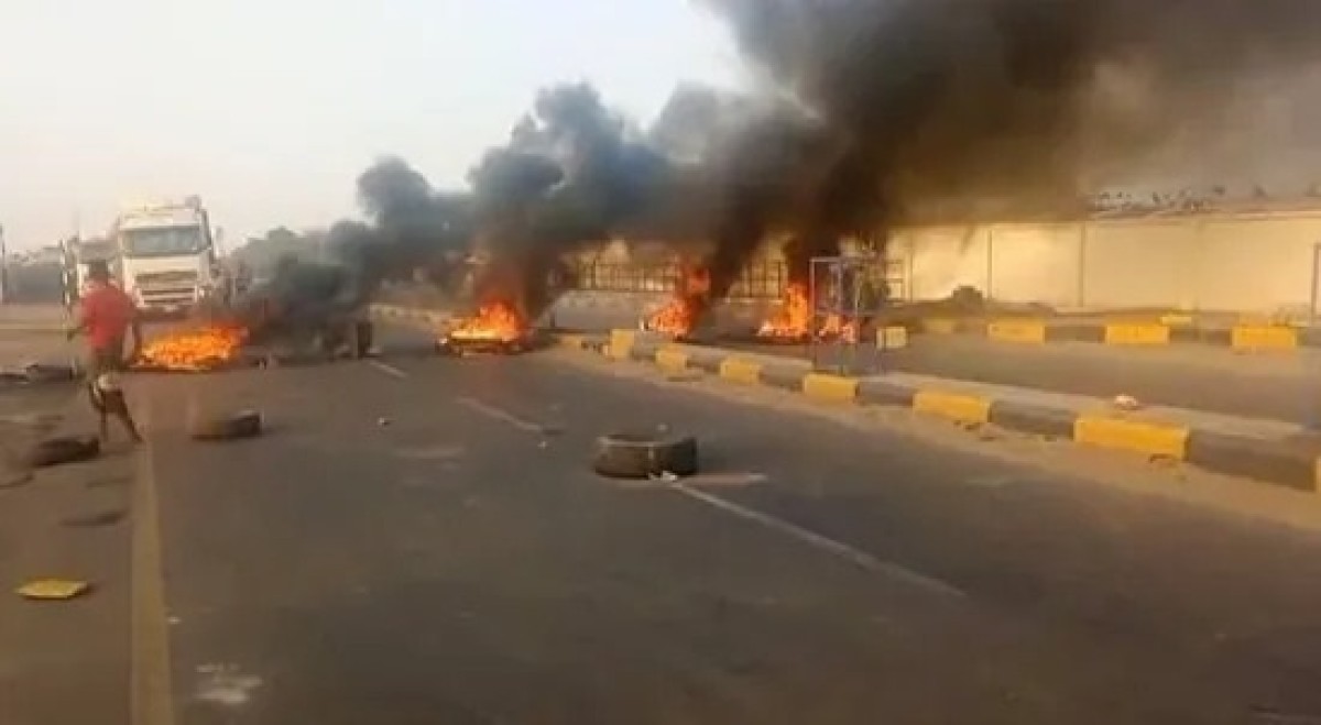 Protests in Lahj denounced the deterioration of services and the collapse of the currency