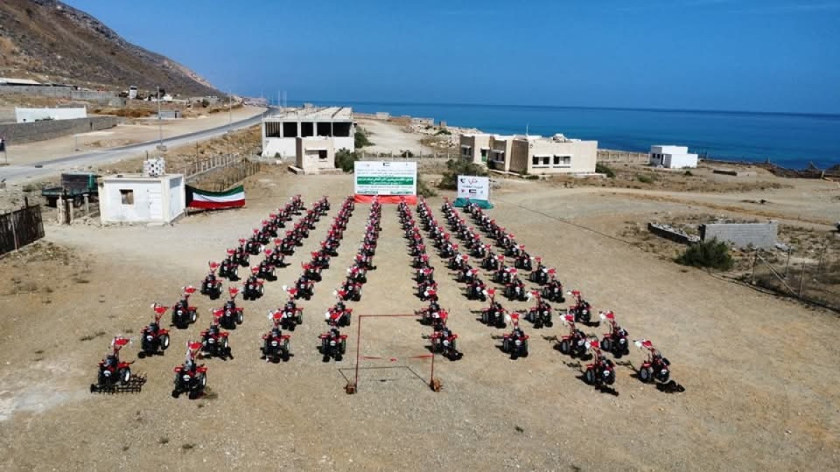 Kuwait supports the young Socotra farmers with 100 manual tillage