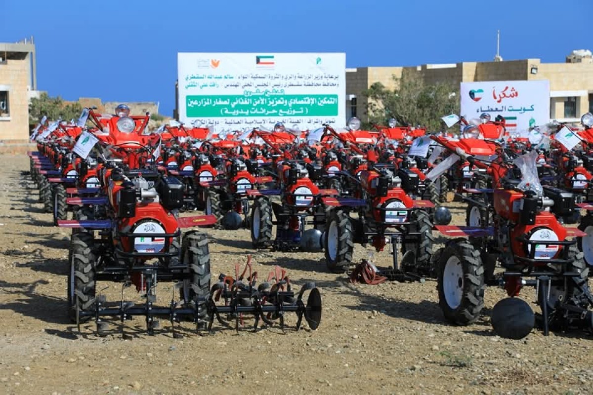 Kuwait supports the young Socotra farmers with 100 manual tillage