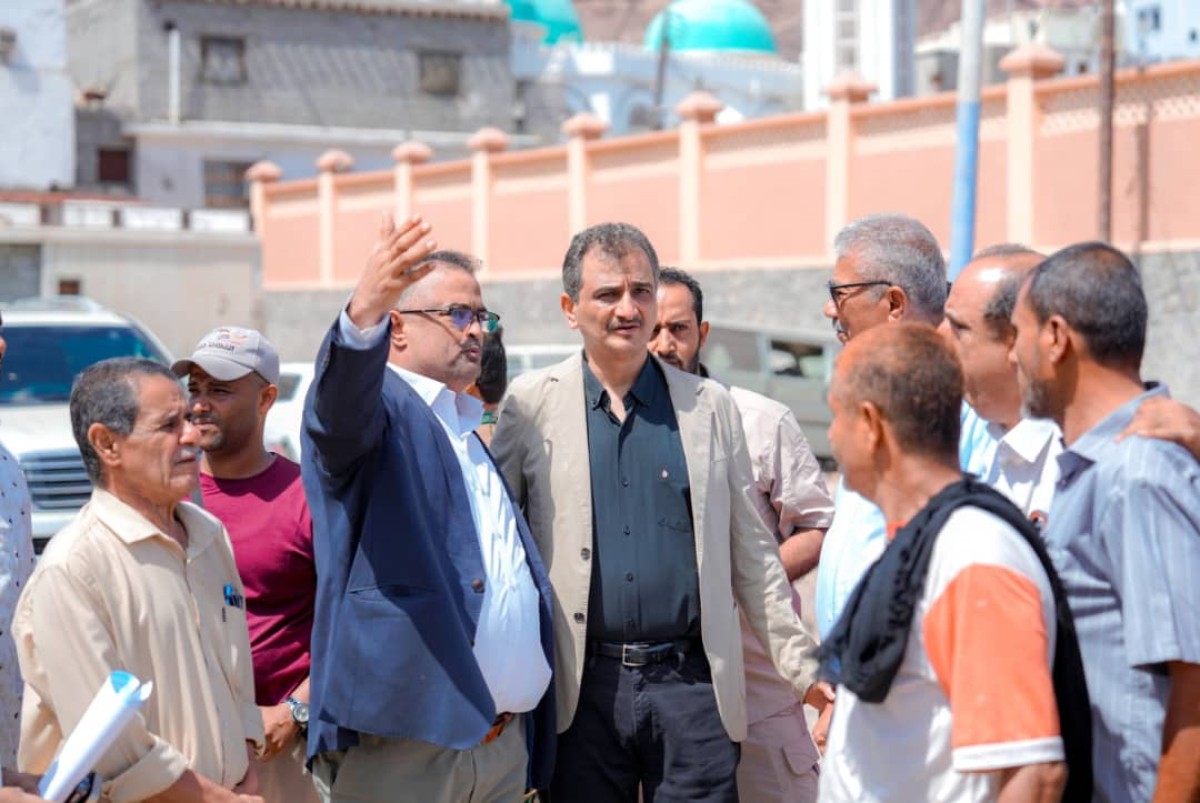 For Moss and Al -Shaabi lay the foundation stone for the construction of the government complex for the local authority