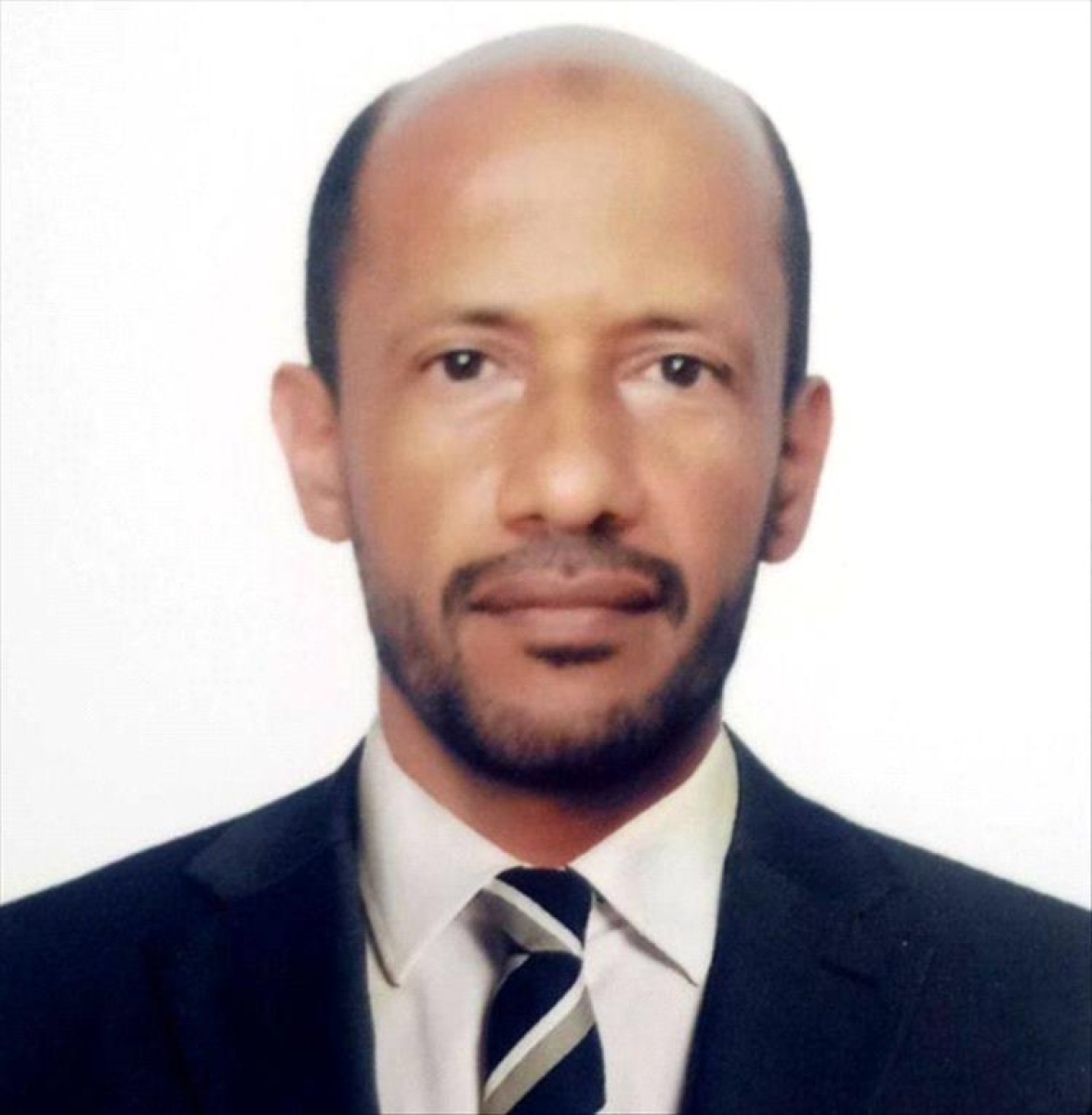 A Yemeni journalist offers his college for sale after accumulating his debts