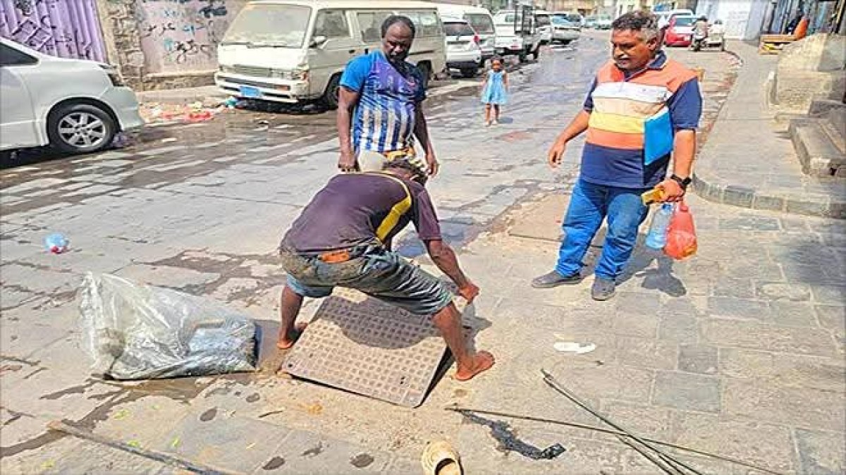 Tawah is flooded with sewage swamps and workers without equipment