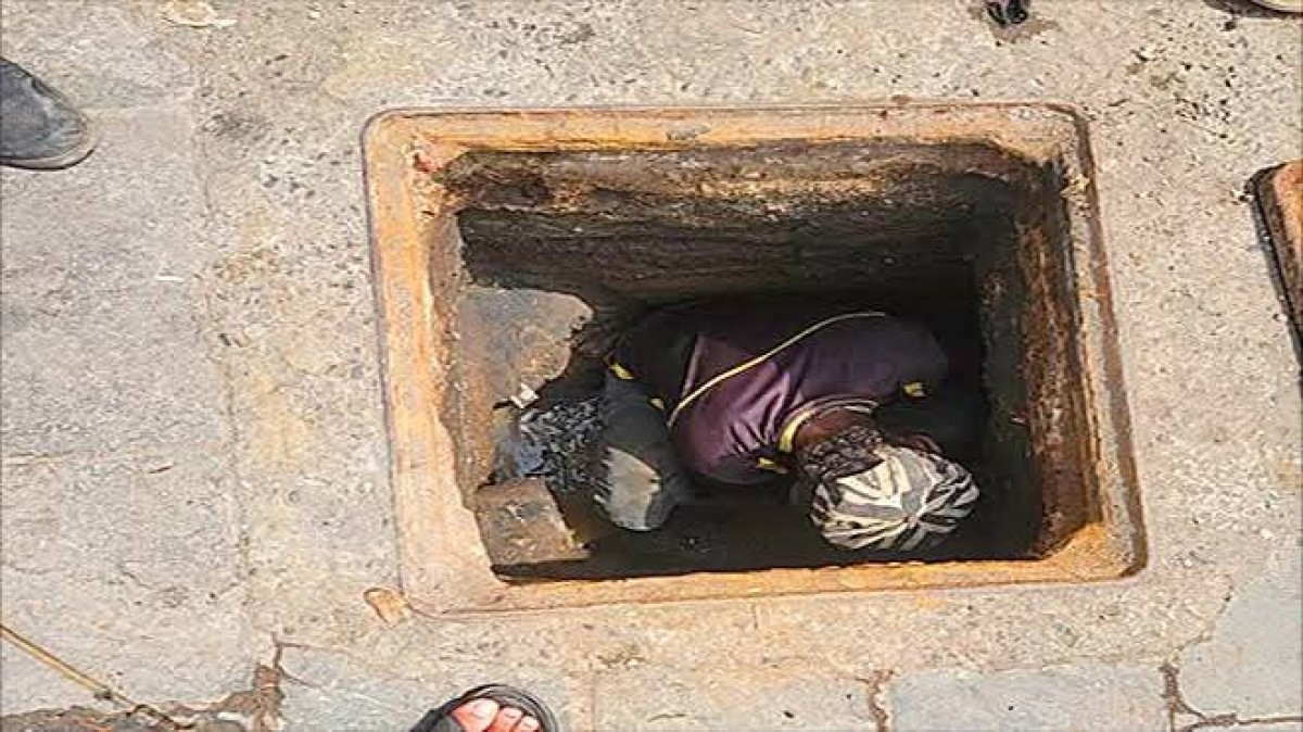 Tawah is flooded with sewage swamps and workers without equipment