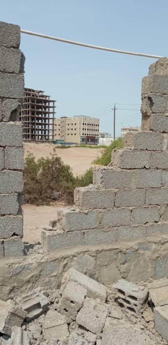 اتهامات لمسؤول عسكري بالاعتداء على حرم تابع لمؤسسة الكهرباء في عدن