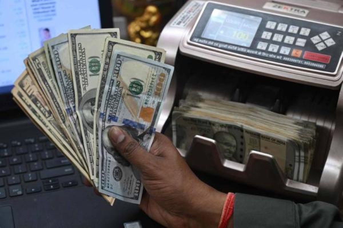 The dollar rises after the suspension of a US court of Trump customs duties