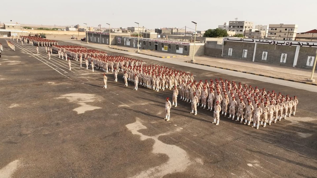 The third batch graduated from university students at the Military College in Aden