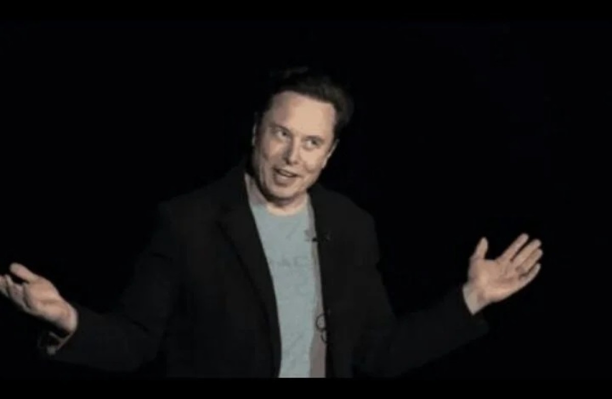 Musk reveals the secret of his black eye