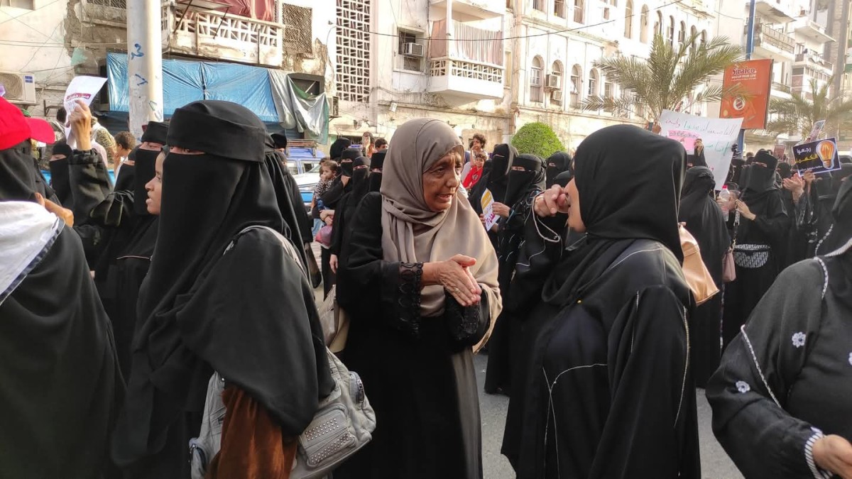 In pictures ... a women's demonstration in Al -Mualla to demand services and improve the living conditions