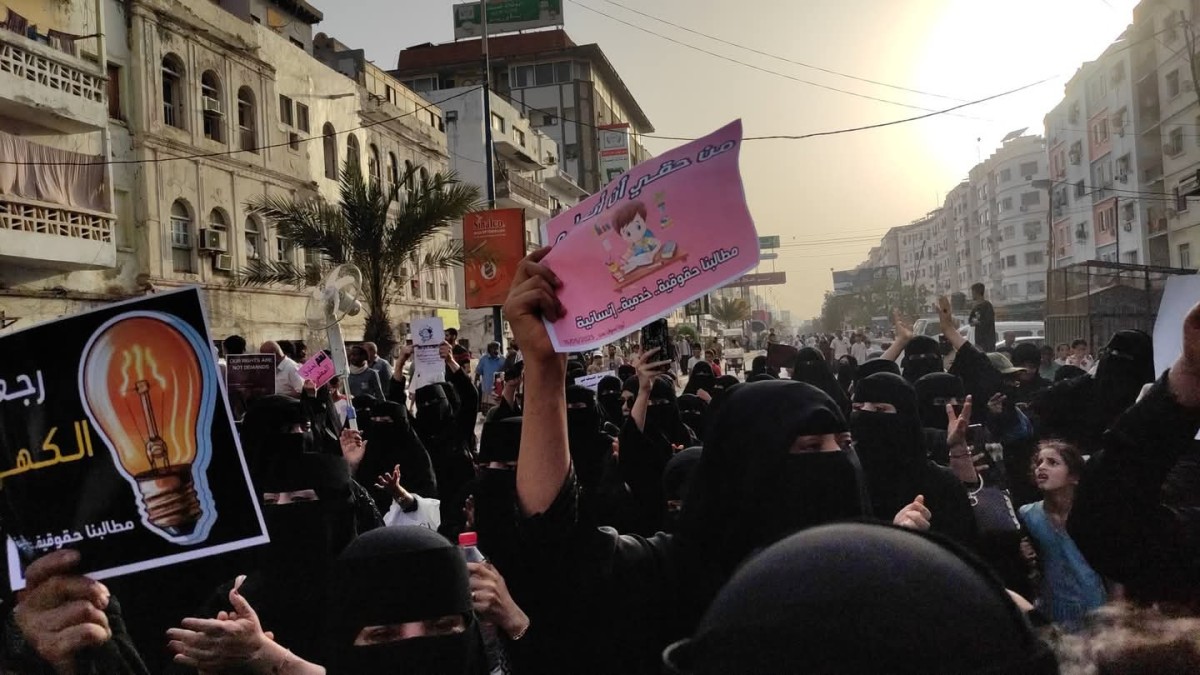 In pictures ... a women's demonstration in Al -Mualla to demand services and improve the living conditions
