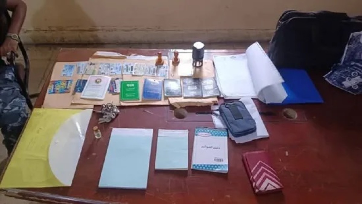 Hadramout .. The arrest of a defendant who stole holdings of cars in Mukalla