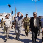 In preparation for its activation: Aden Security Director inspects the new traffic lights in Sheikh Othman