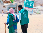 King Salman Center distributes 356 food baskets in the Ghail Bawazeer district of Hadramout